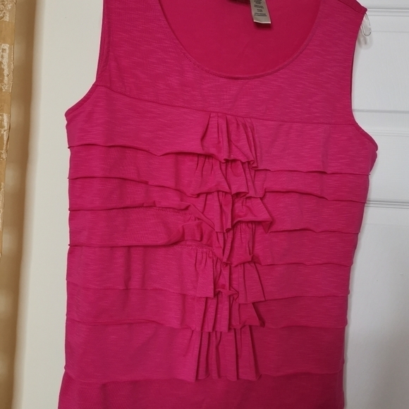 Pink ruffle top - Picture 8 of 9